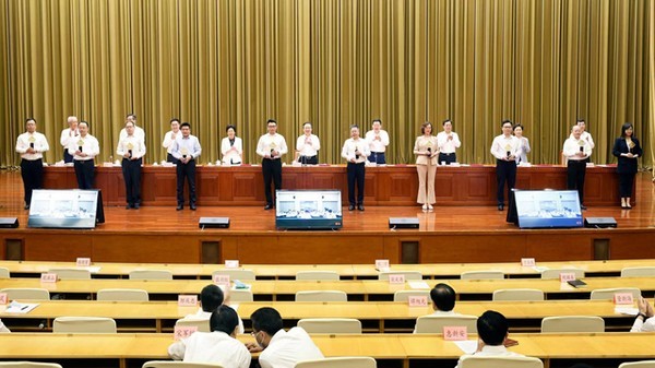 以科技创新赋能，球友会重机RTH126矿车斩获“省长杯”工业设计大赛金奖
