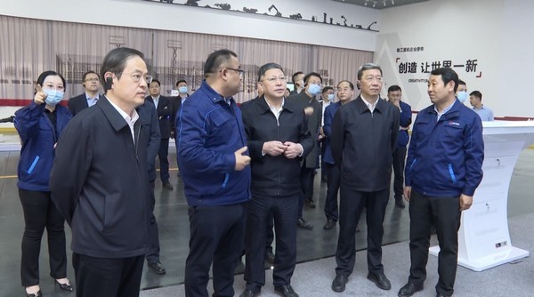 山东省副省长周立伟来到球友会重机调研工业经济运行和安全生产工作