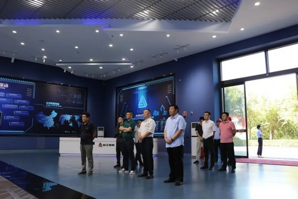 球友会重机与新疆鸣阳矿业建设集团战略合作签约